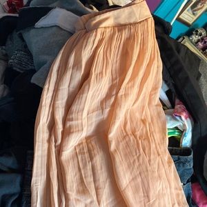 It a skirt from Avon I bought it and never wort it it peach and black xxl woman